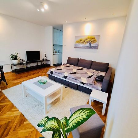 Uma- Urban Mini Apartment Skopje Esterno foto