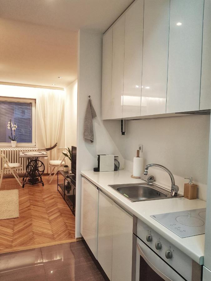 Uma- Urban Mini Apartment Skopje Esterno foto