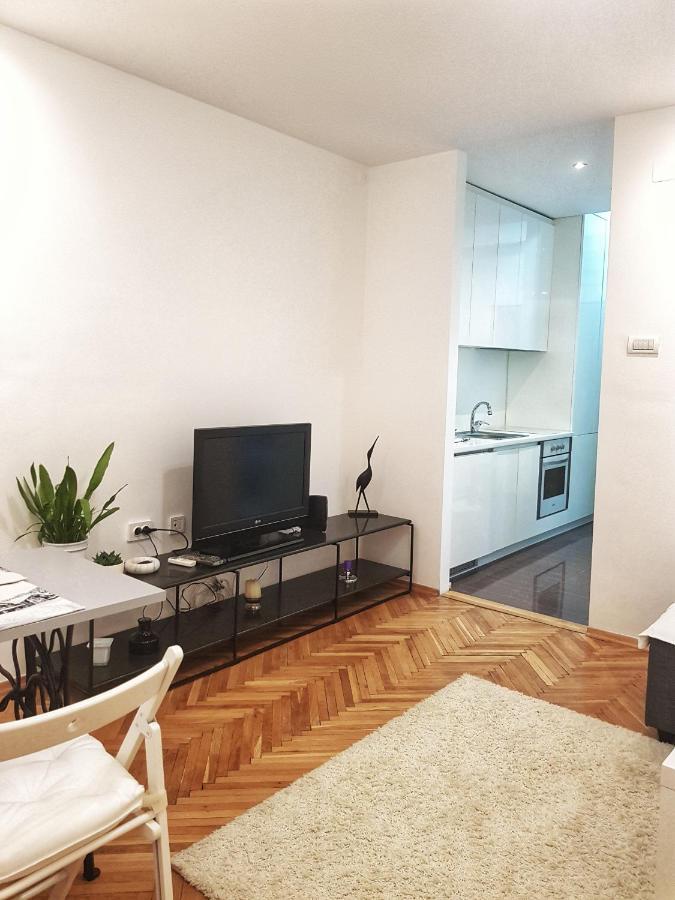 Uma- Urban Mini Apartment Skopje Esterno foto