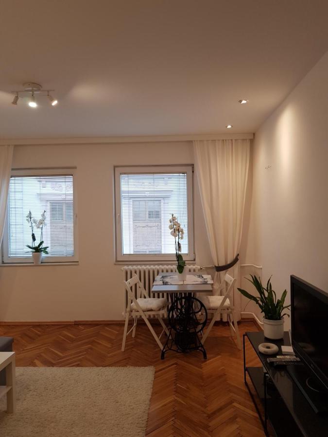 Uma- Urban Mini Apartment Skopje Esterno foto