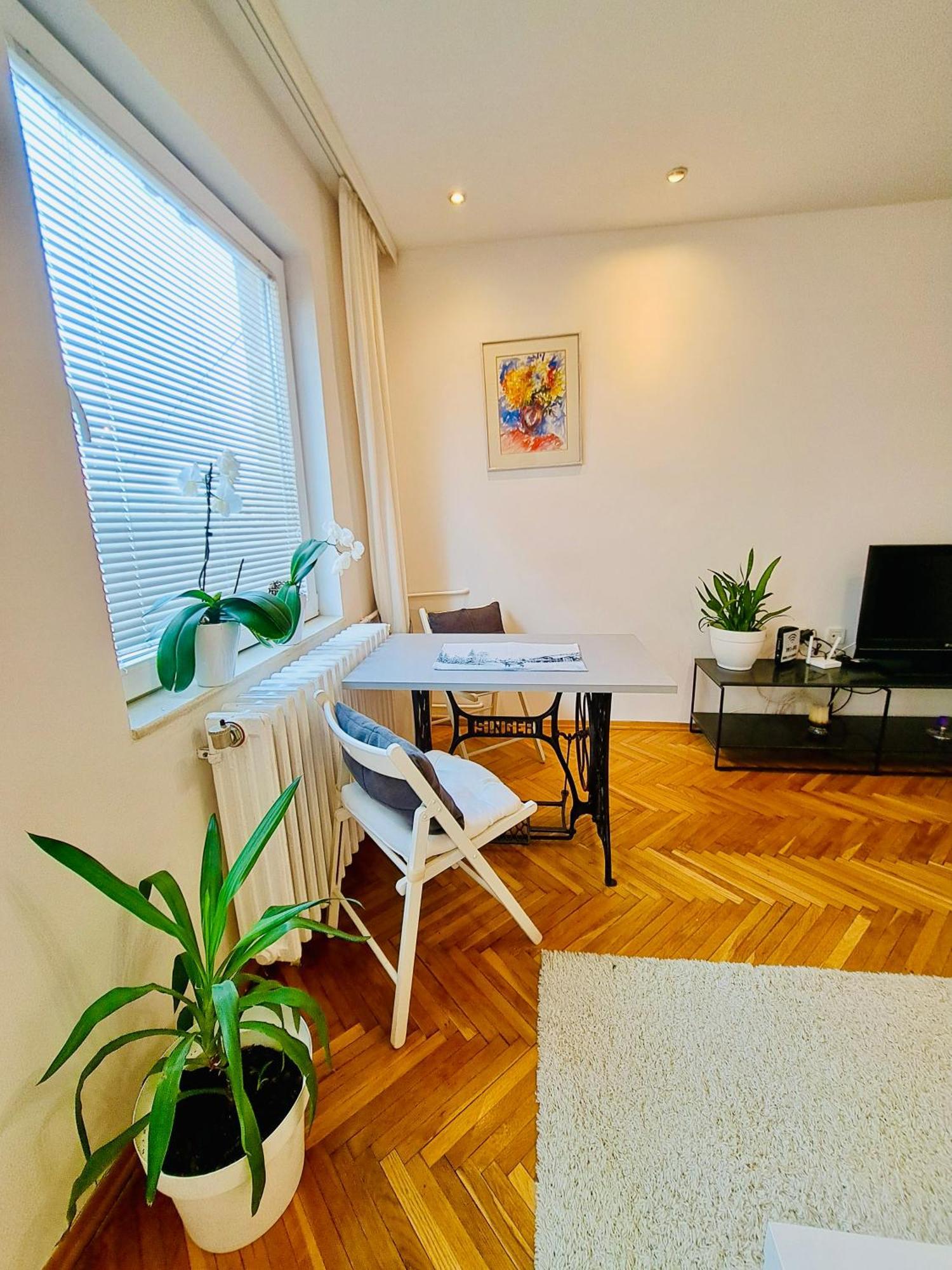 Uma- Urban Mini Apartment Skopje Esterno foto